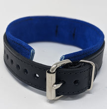 Load image into Gallery viewer, 1.5&quot; Suede Collar
